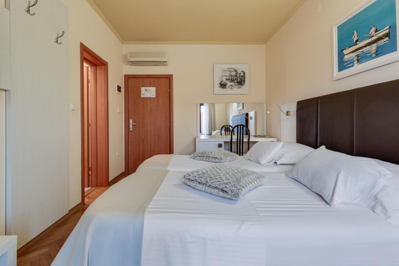 Hotel Marinko ザダル エクステリア 写真